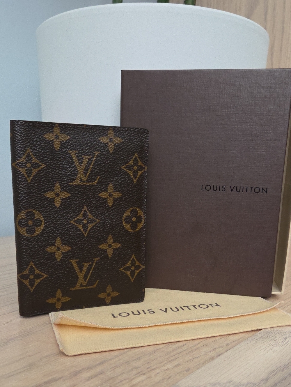 NIB Vintage Y2K Louis Vuitton Monogram Passport Holder